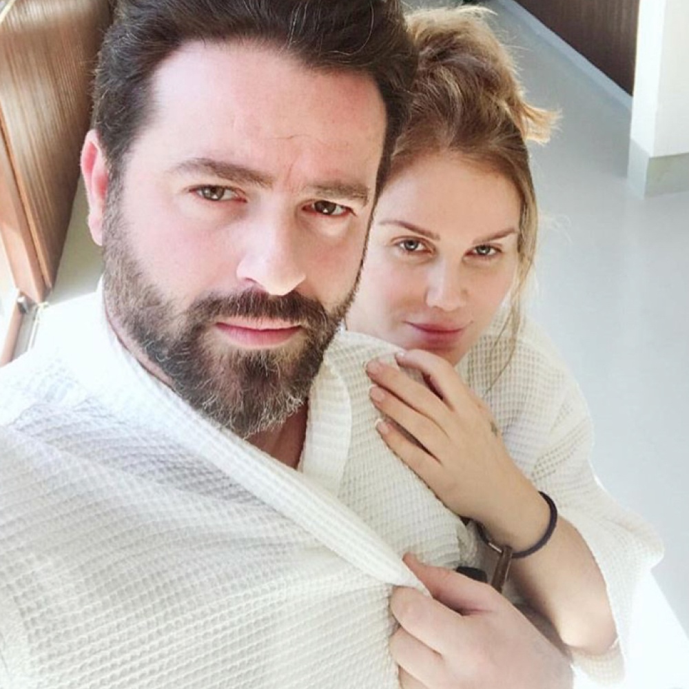 نيكول سابا تتخلى عن المكياج أثناء إجازتها مع زوجها يوسف الخال في بودرم 