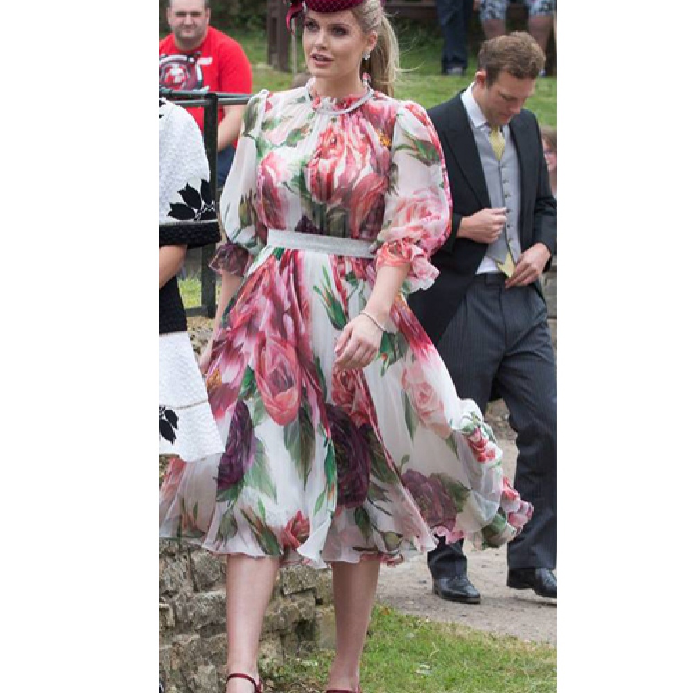 كايتي سبينسر تخطف الأنظار بأناقتها خلال حضورها حفل زفاف ابنة عمتها سيليا مكوركوديل