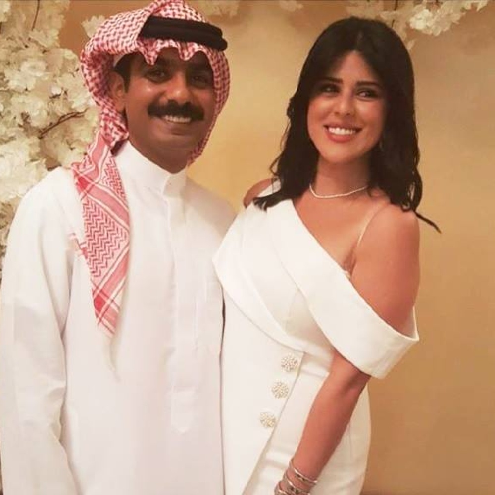 صورة للعروسين نور الشيخ و خالد الشاعر بعد إعلان عقد قرانهما أمس