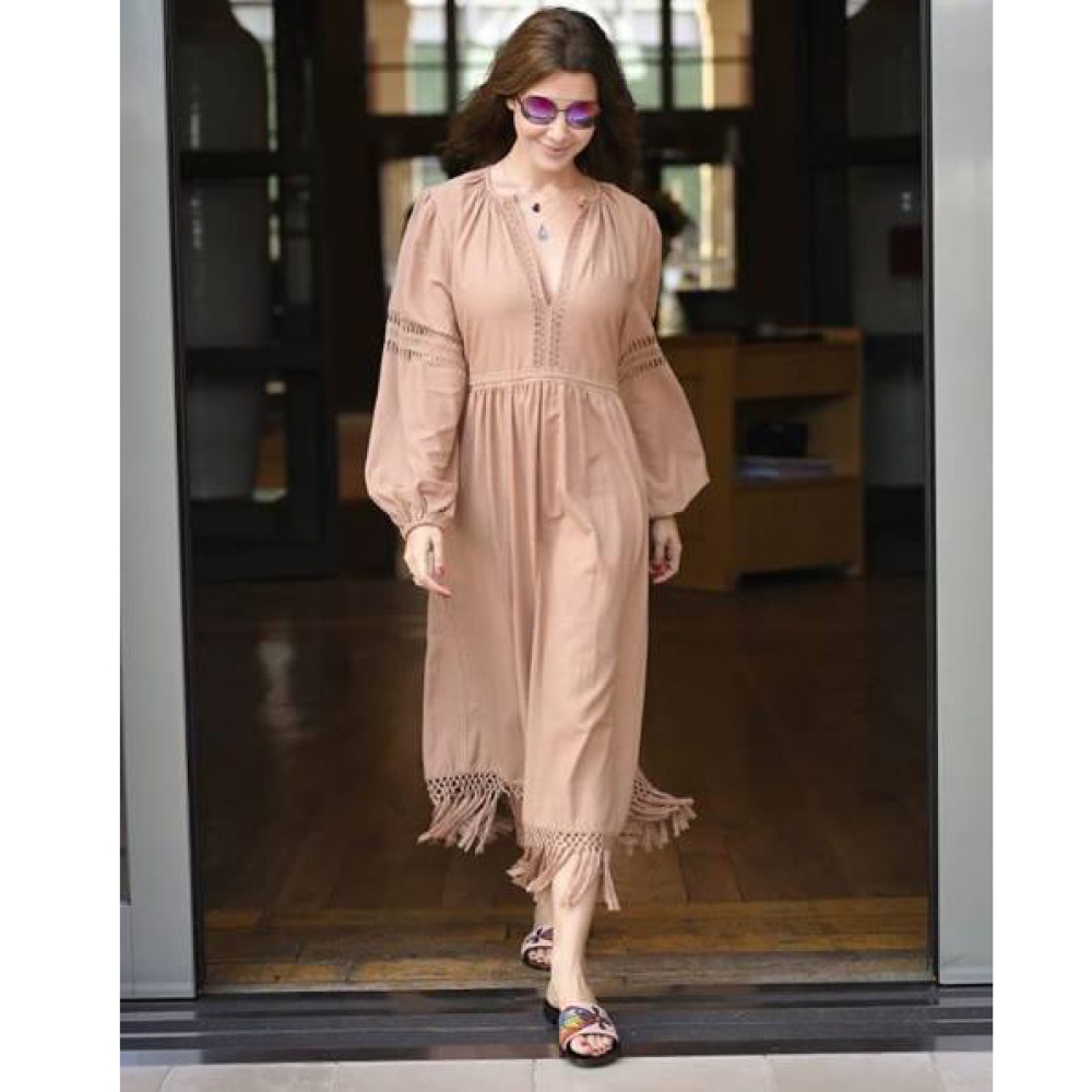 نانسي عجرم بفستان واسع في موناكو بعد الإعلان عن حملها بمولودها الثالث