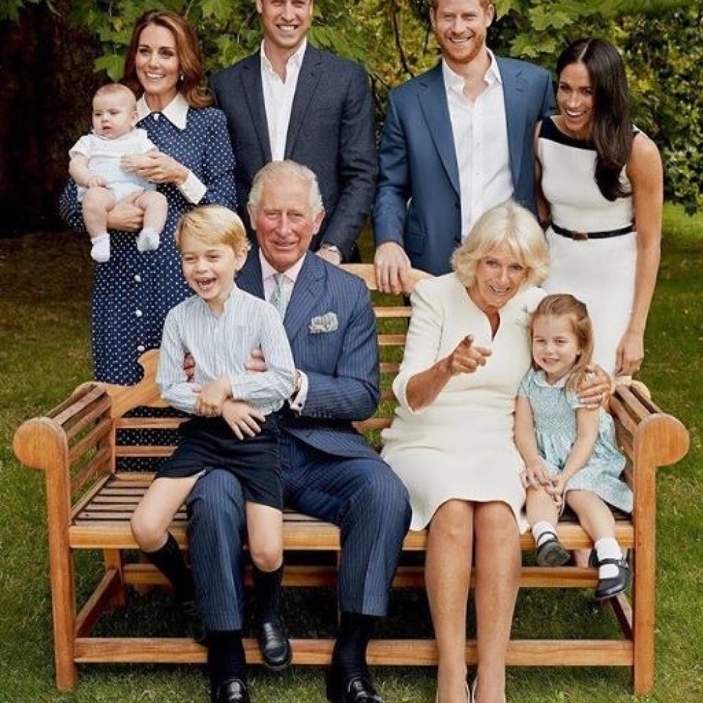 صورة رائعة تجمع الأمير تشارلز بأفراد عائلته وأحفاده تم الكشف عنها بمناسبة عيد ميلاده السبعين