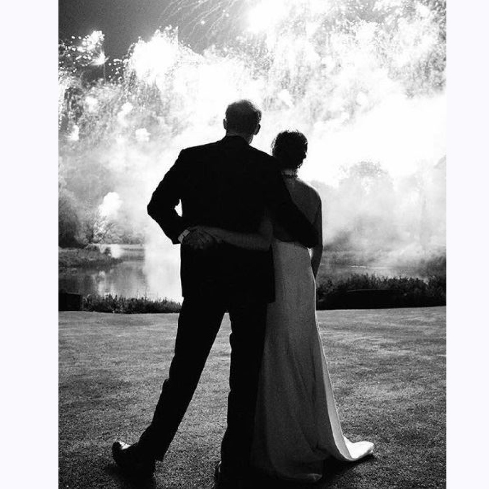 صورة الأمير هاري وميغان ماركل الرسمية لبطاقة التهنئة بمناسبات نهاية العام والتي أثارت بعض الجدل .. مارأيكم؟