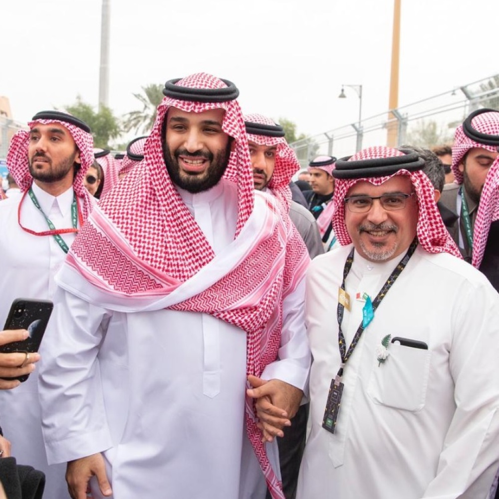 الأمير محمد بن سلمان في حديث باسم مع الأمير سلمان بن حمد آل خليفة في ختام سباق فورمولا إي بالدرعية 