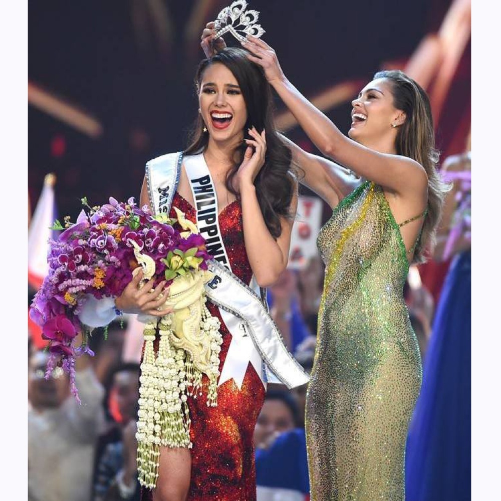 لحظة تتويج الفلبينية كاتريونا غراي بلقب ملكة جمال الكون لعام 2018