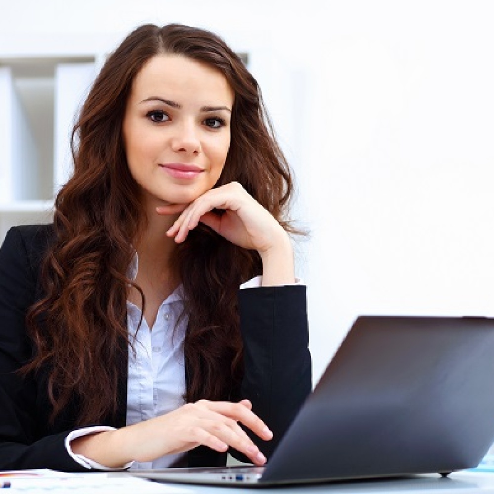 كيف تتميز المرأة وتنجح في بيئة عمل يكثر فيها الرجال
