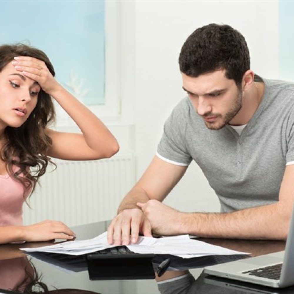 كيف تتعامل المرأة مع حب زوجها الزائد للعمل