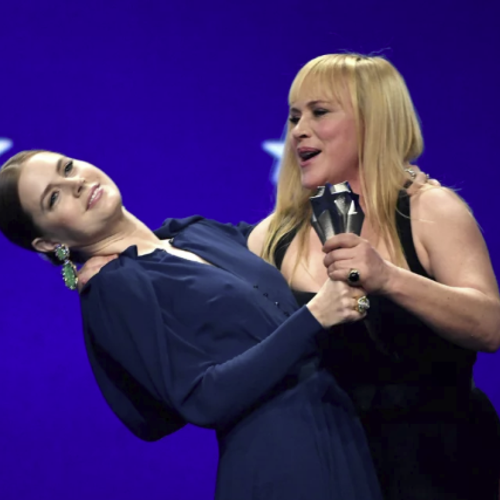 باتريشيا أركيت وإيمي آدامز تتشاركن الجائزة نفسها في Critics Choice Awards 2019 