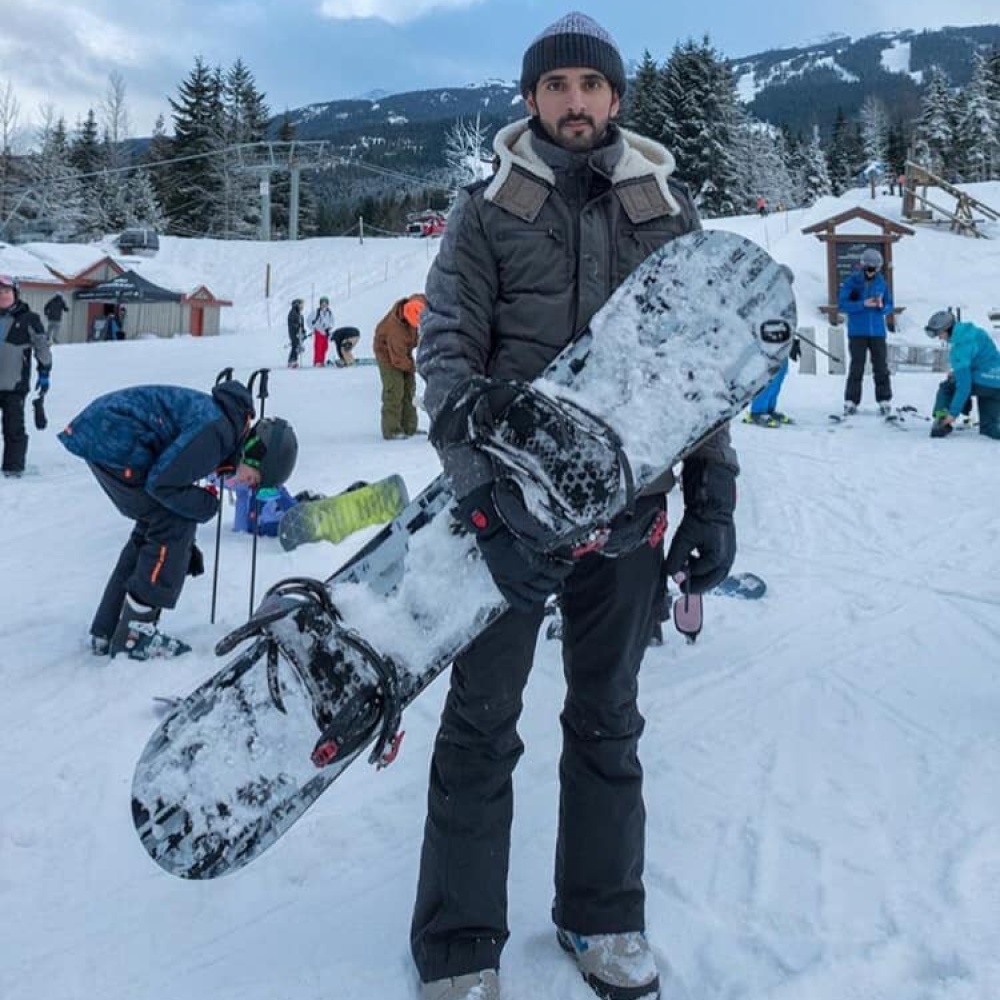 الشيخ حمدان بن محمد وسط أجواء ثلجية رائعة ومغامرات تزلج في كندا