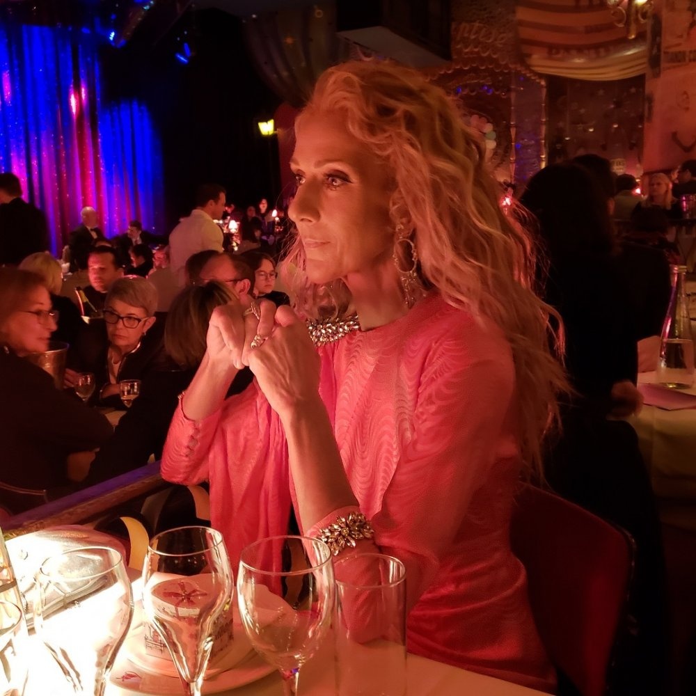 سيلين ديون في أحدث إطلالاتها في باريس