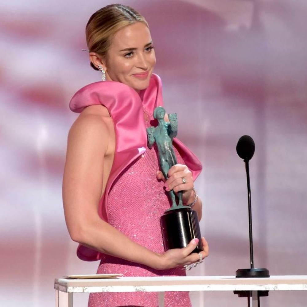 إيميلي بلانت تستلم جائزتها في SAG Awards 2019