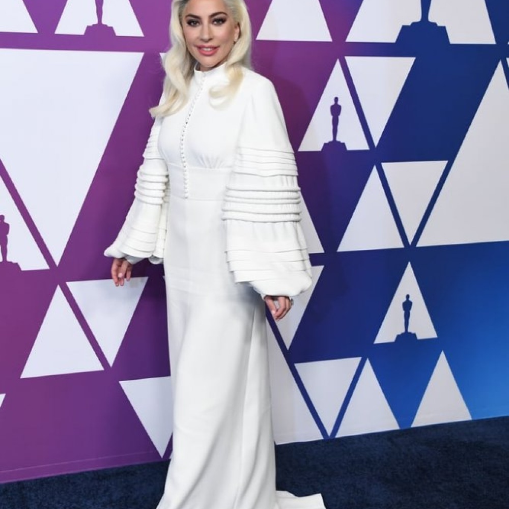 ليدي غاغا بإطلالة أنيقة في مناسبة غداء رسمية لمرشحي الأوسكار  2019