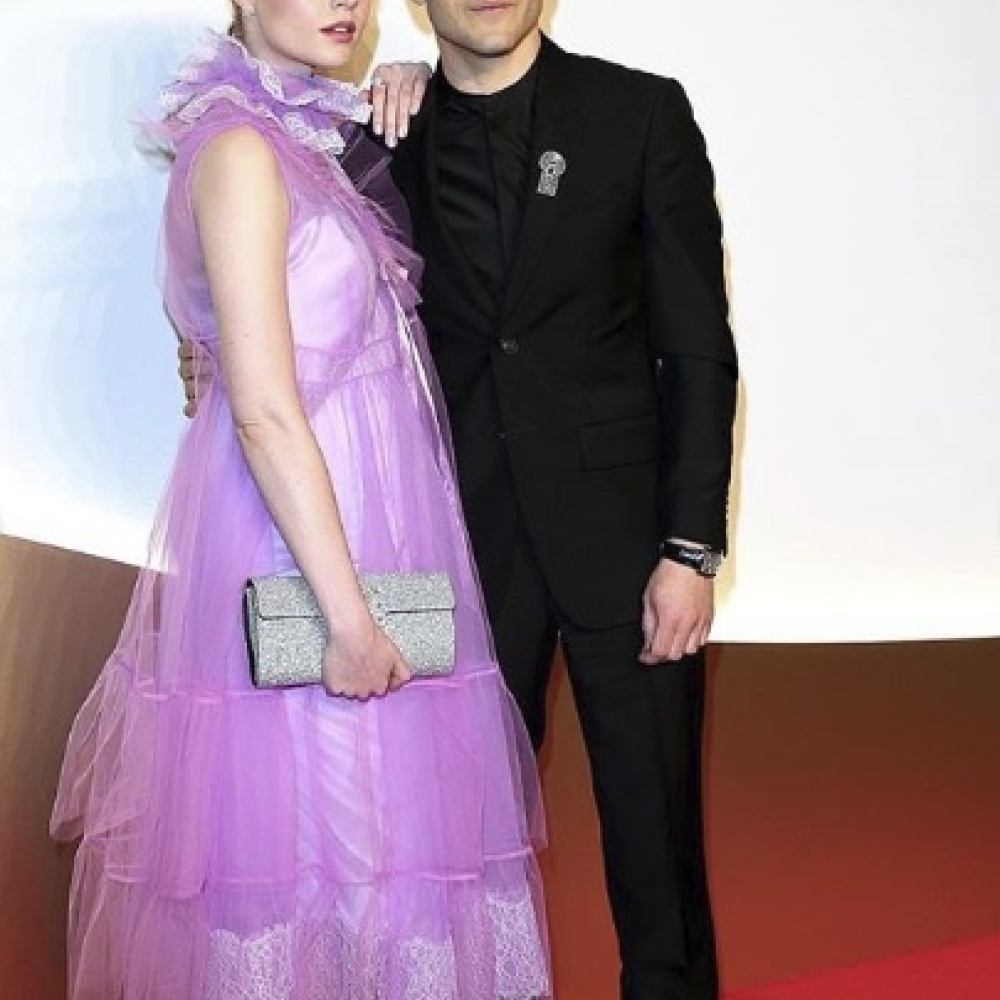 إطلالة مميزة لرامي المالك ولوسي بوينتون في حفل Cartier في باريس