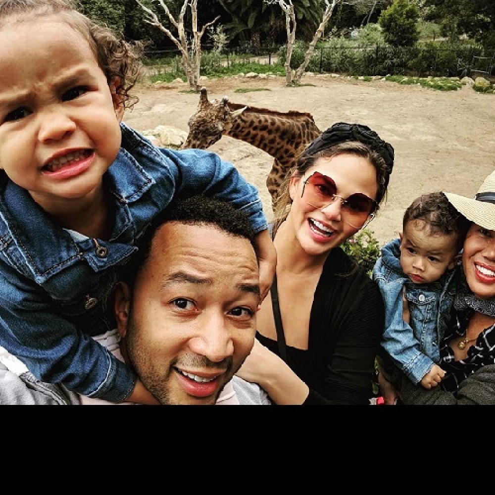 كريسي تيغن وجون ليجند يتقضيان أوقات ممتعة مع عائلتهما في عطلة نهاية الأسبوع