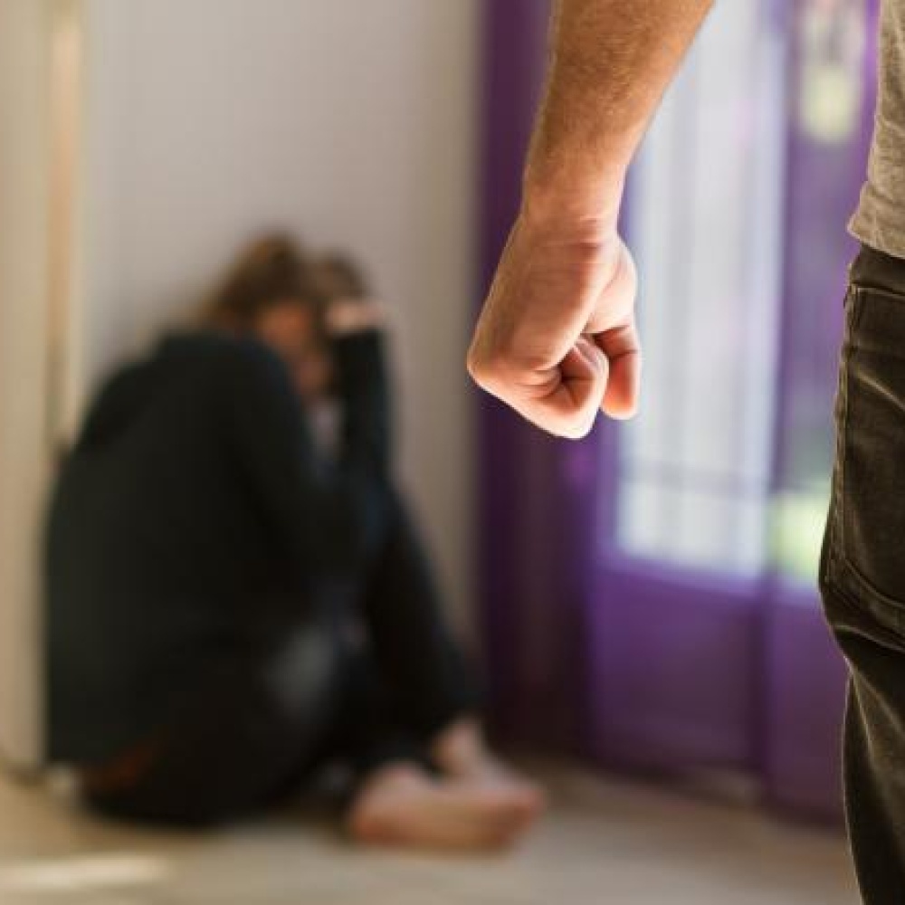 كيف تتعامل الزوجة مع الزوج الذي يضربها