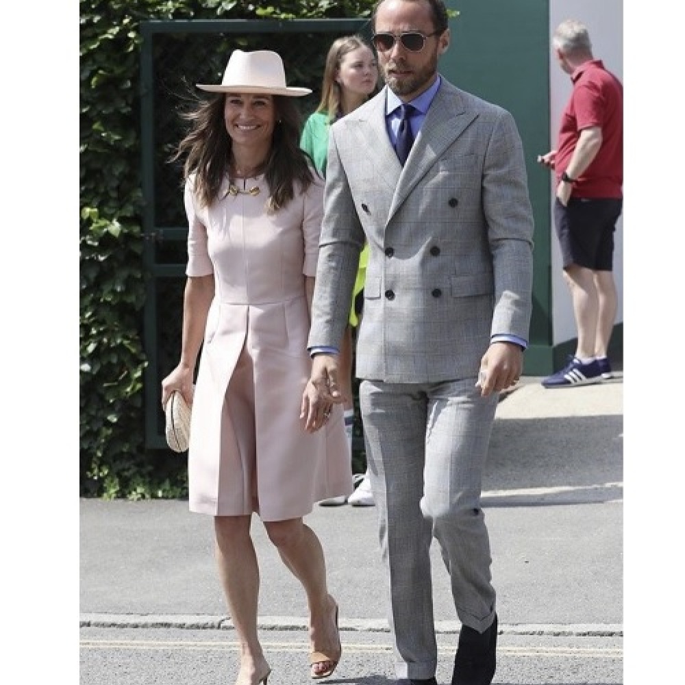 إطلالة بيبا وجيمس ميدلتون الملفتة أثناء وصولهما ويمبلدون 