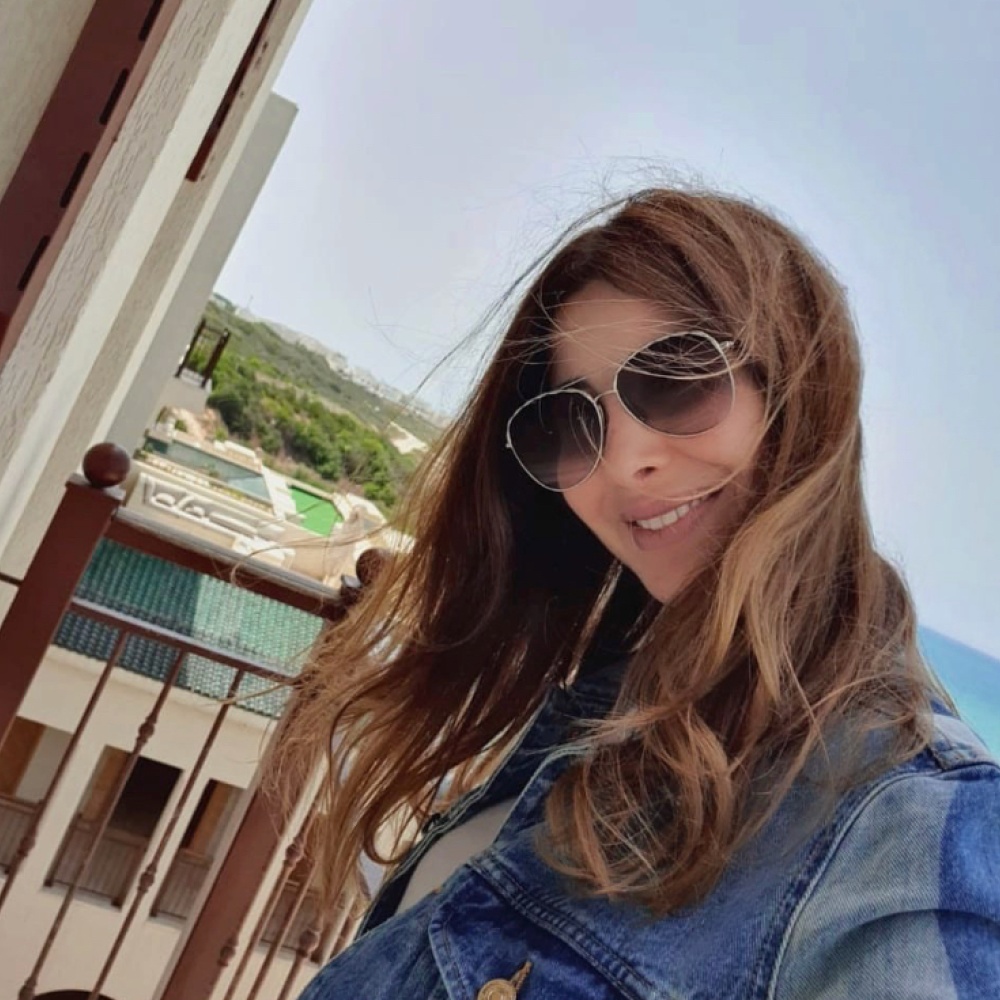 نانسي عجرم تطل على متابعيها من تونس حيث تحيي حفلة ضمن مهرجان بنزرت 