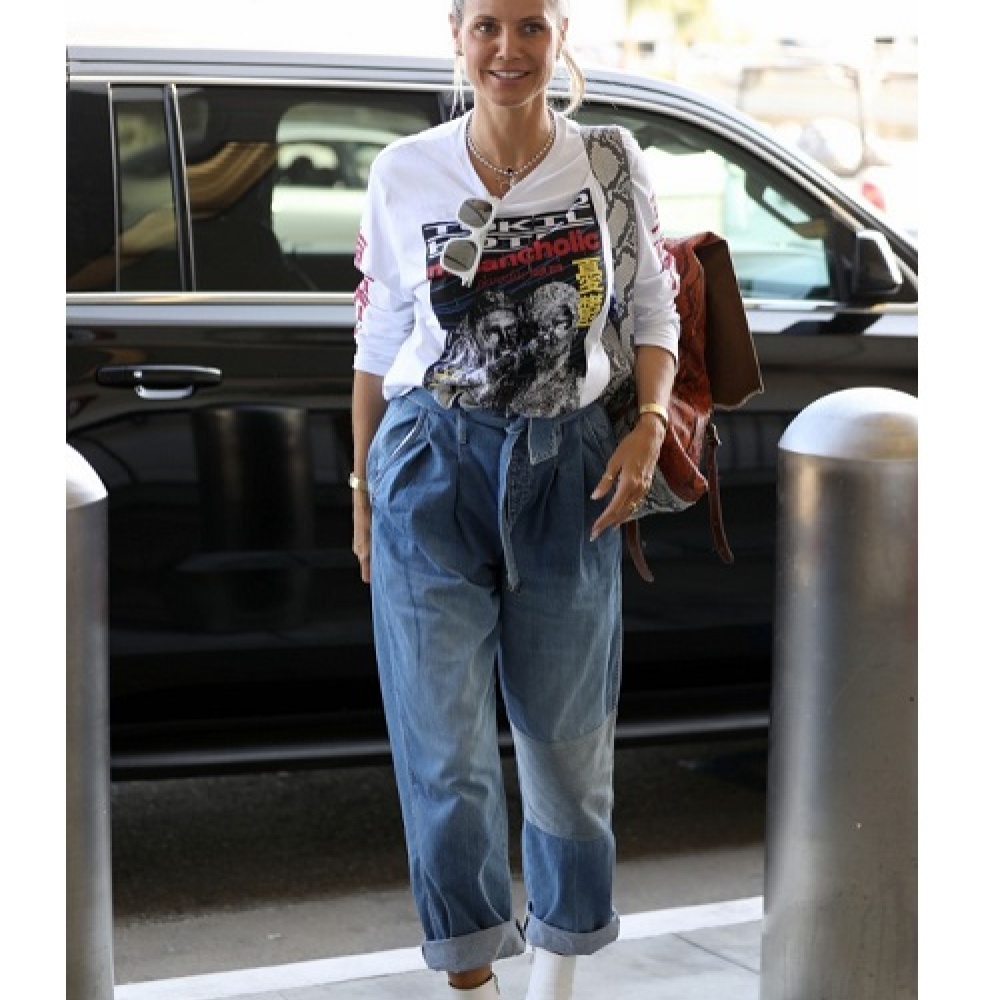 العروس الحديثة هايدي كلوم تدعم زوجها بارتداء تي شيرت يحمل شعار فرقته الموسيقية! 