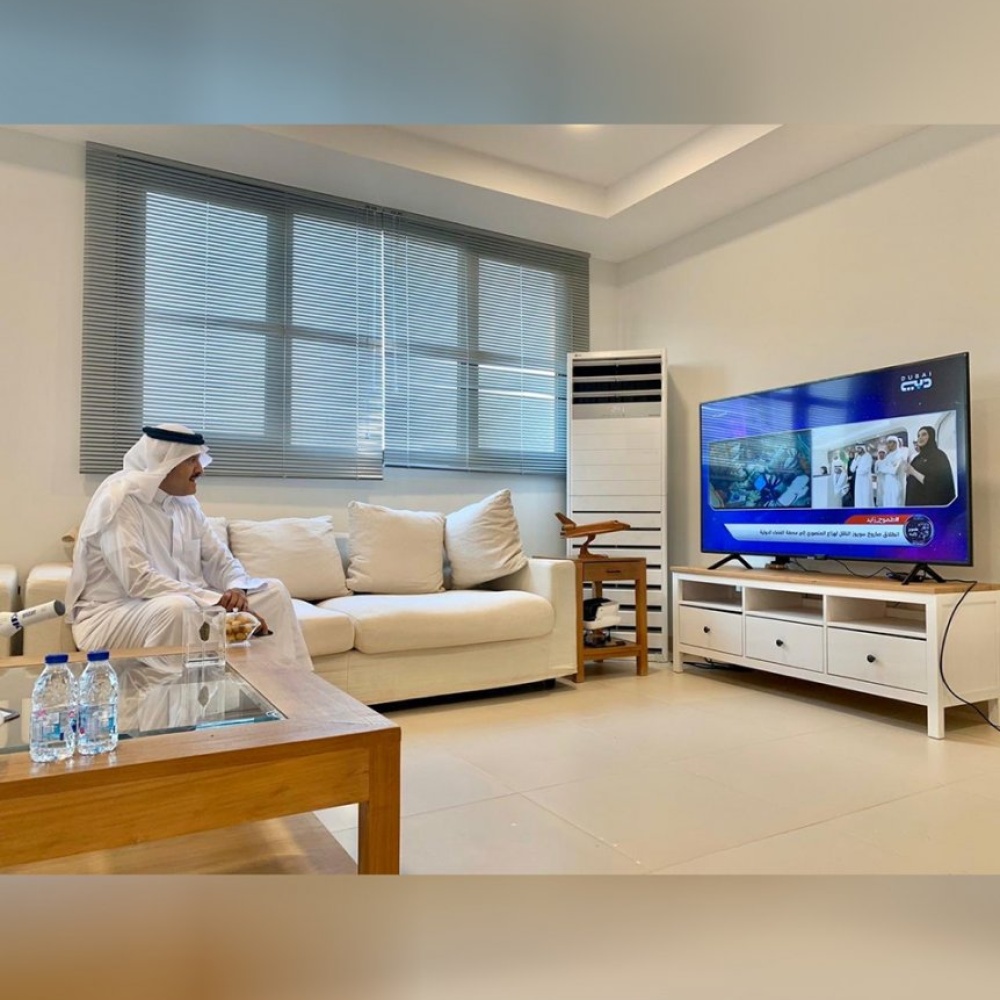 الأمير سلطان بن سلمان أول رائد فضاء عربي وهو يشاهد رحلة انطلاق الإماراتي هزاع المنصوري لمحطة الفضاء الدولية