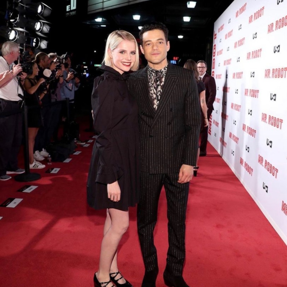 رامي مالك وصديقته لوسي بوينتون خلال عرض فيلمه الجديد Mr. Robot