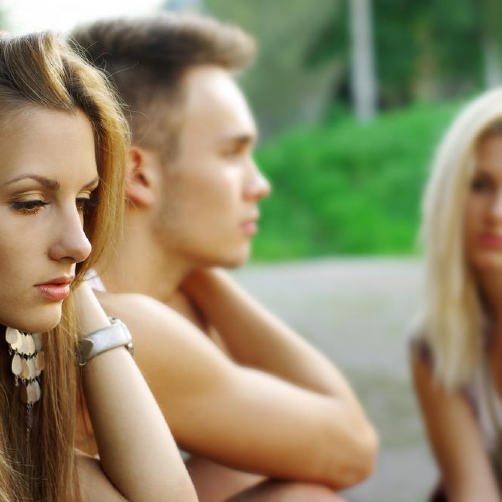 غيرة المرأة على الرجل حب أم أنوثة