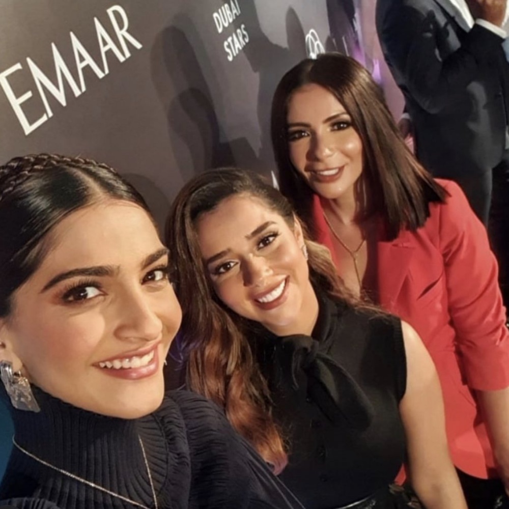 بلقيس فتحي برفقة منى زكي وسونام كابور خلال حفل تدشين Dubai Stars