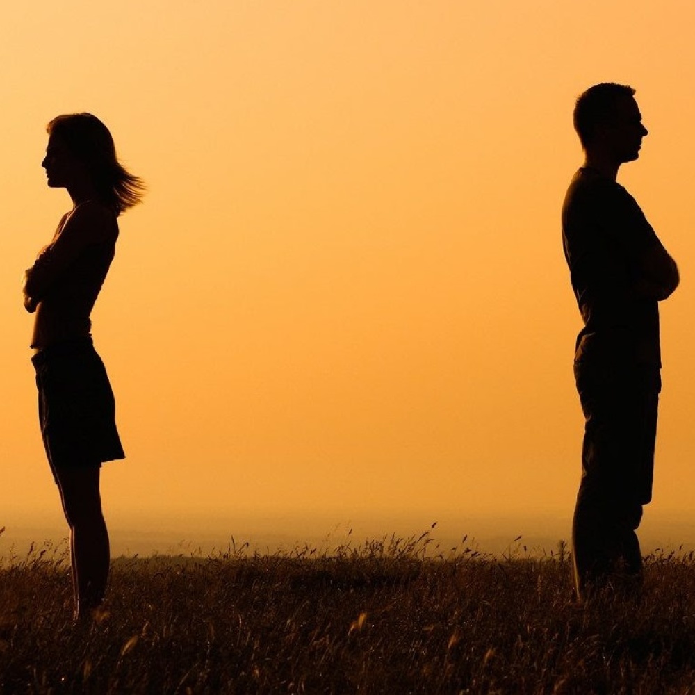 هل يشعر الرجل بالندم على إمرأته بعد الإنفصال