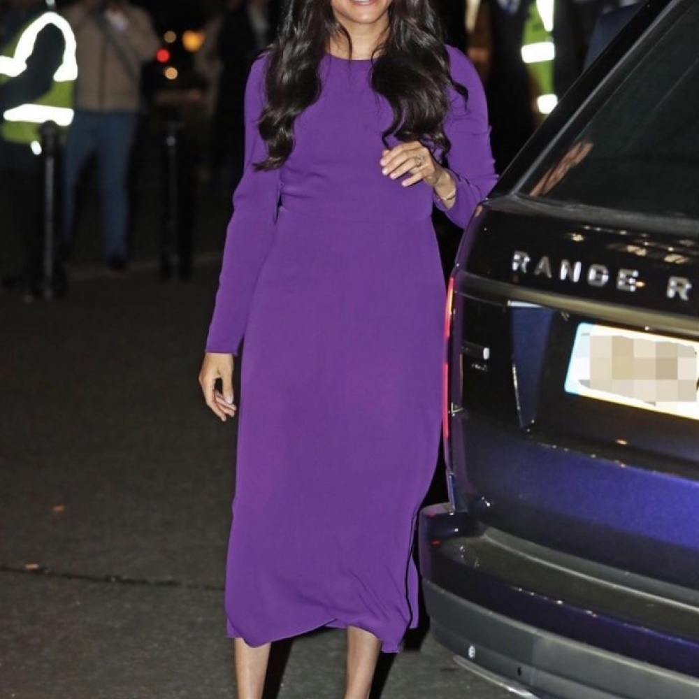 ميغان ماركل تخطف الأنظار باعتمادها فستان بنفسجي راقي في لندن