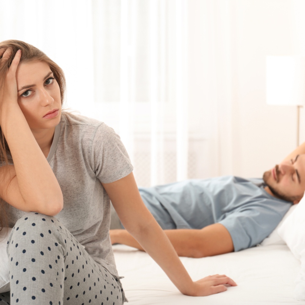 نوم الزوجين في غرفتين منفصلتين يفيد أم يضر العلاقة الزوجية