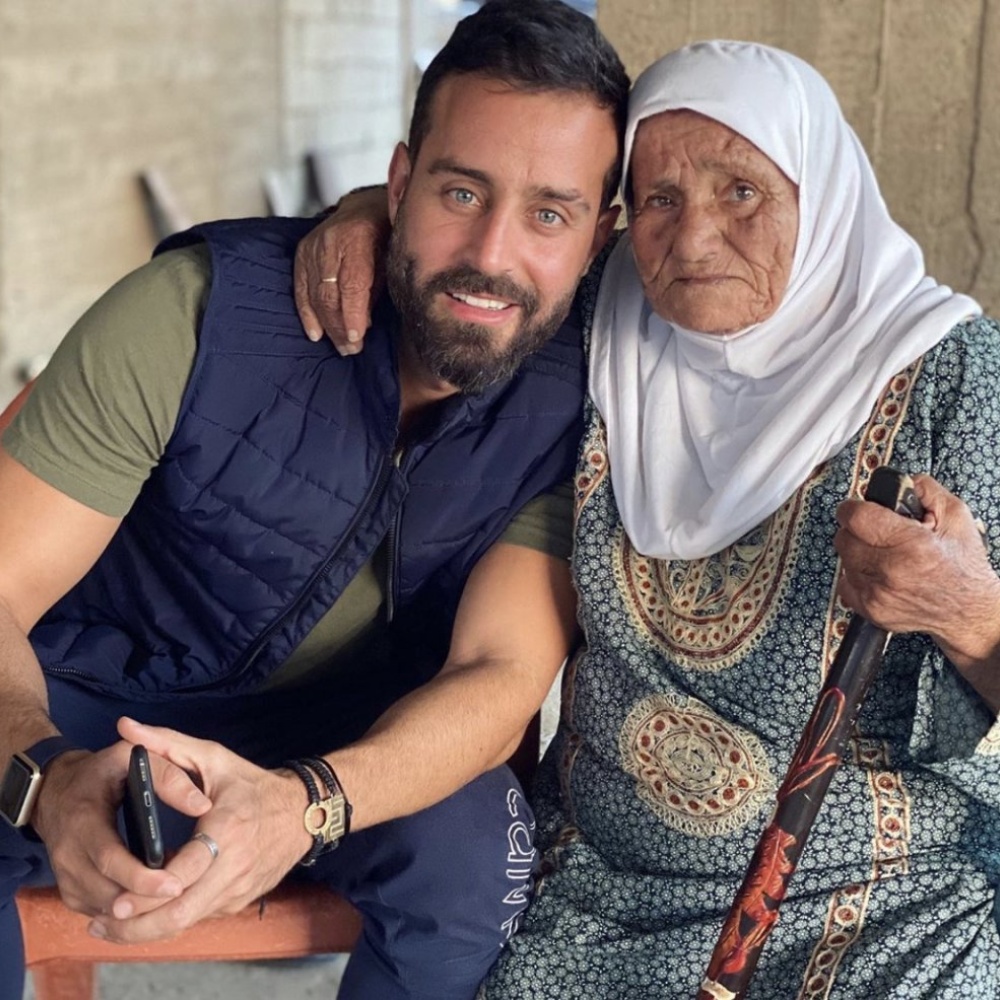 صورة لطيفة تجمع سعد رمضان بجدته في لبنان