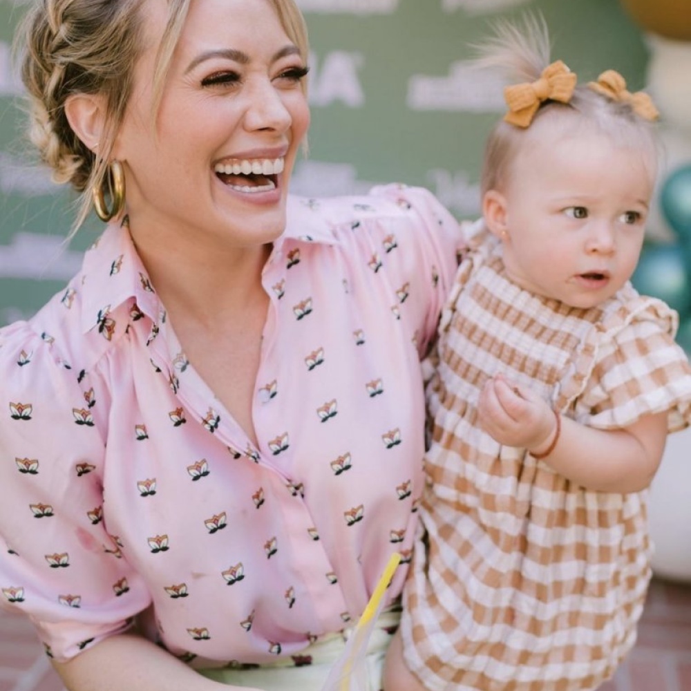 هيلاري داف تنشر صور لطيفة برفقة ابنتها الصغيرة في لوس انجيلوس