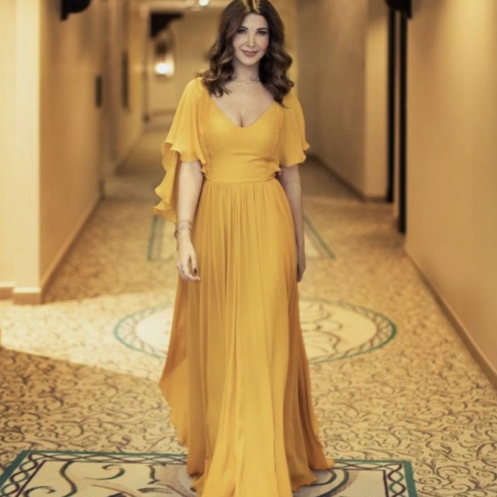 نانسي عجرم بأحدث إطلالاتها الأنثوية الفاخرة في دبي