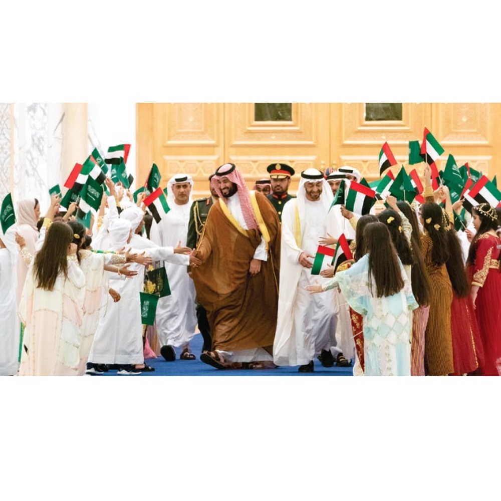 صورة عفوية تجمع الأمير محمد بن سلمان مع الشيخ محمد بن زايد في الإمارات