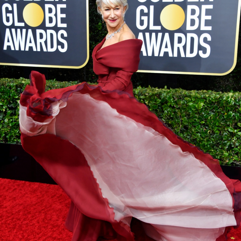 هيلين ميرين Helen Mirren بصورة عفوية على السجادة الحمراء في حفل Golden Globes 2020