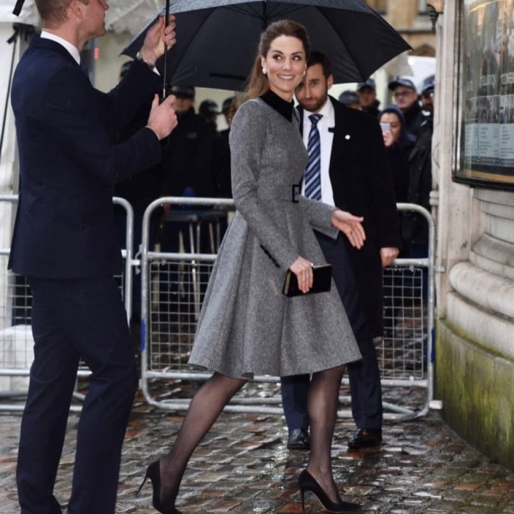 صورة عفوية تجمع كيت ميدلتون مع زوجها الأمير هاري في لندن