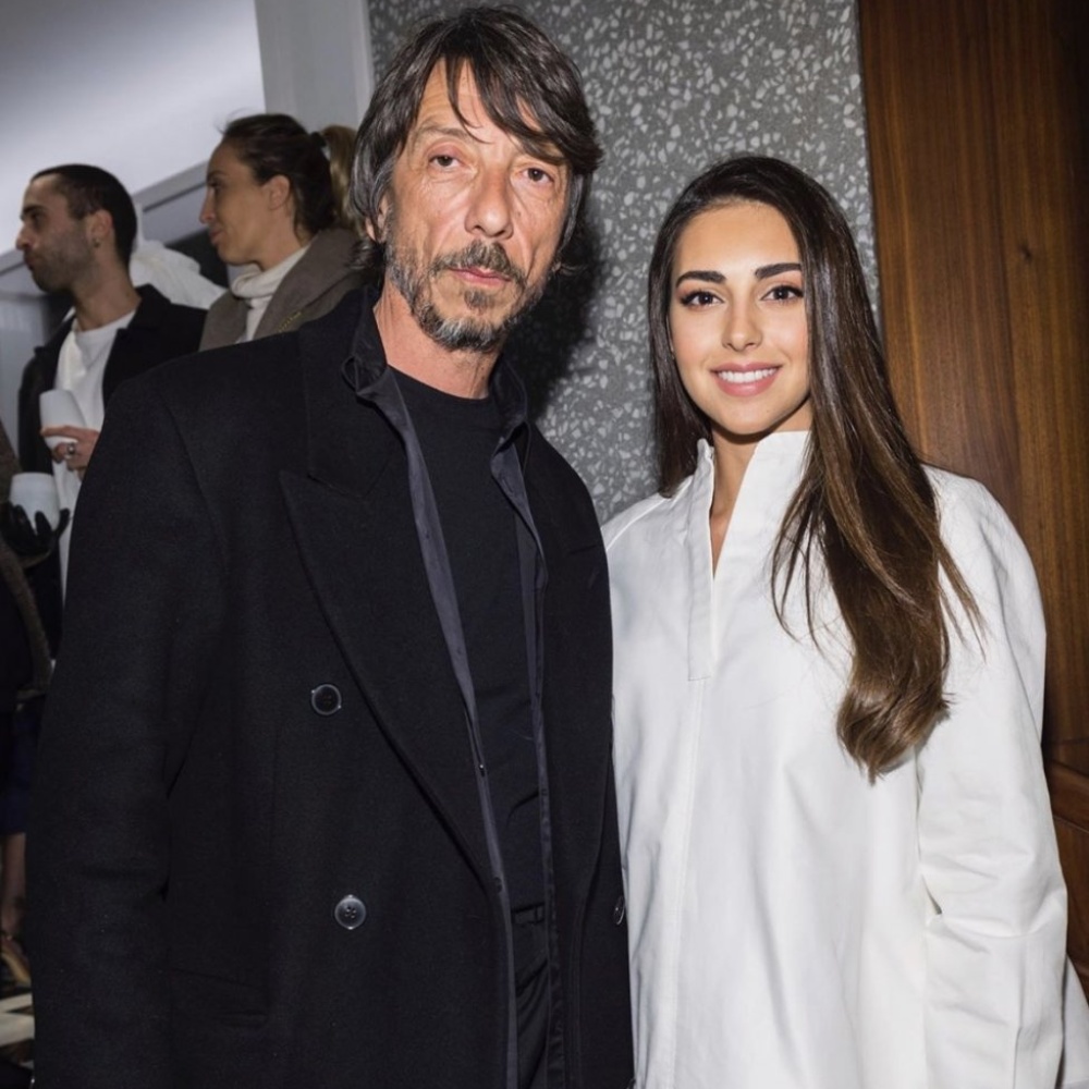 فاليري أبو شقرا برفقة المدير الإبداعي لدار فالنتينو بيار باولو بيتشيولي في ميلانو