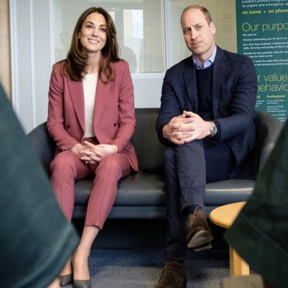 كيت ميدلتون والأمير ويليام في لندن لشكر الفريق الطبي في London Ambulance Center