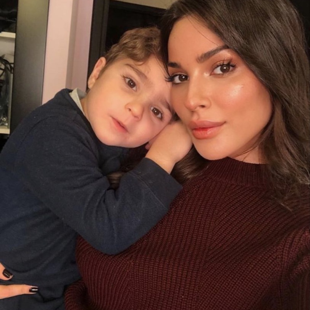 نادين نسيب نجيم تنشر صورة لطيفة مع ابنها