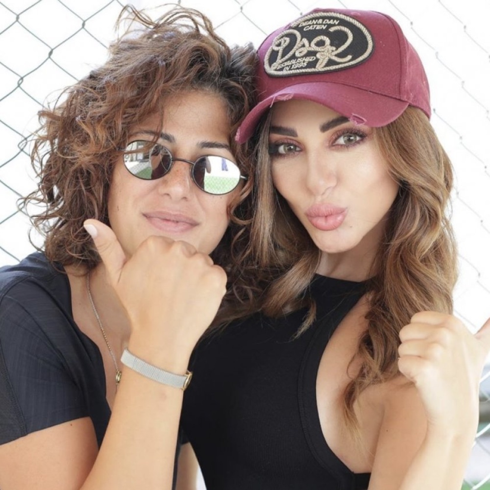 صورة لطيفة نشرتها ميريام فارس برفقة اختها بمناسبة عيد ميلادها