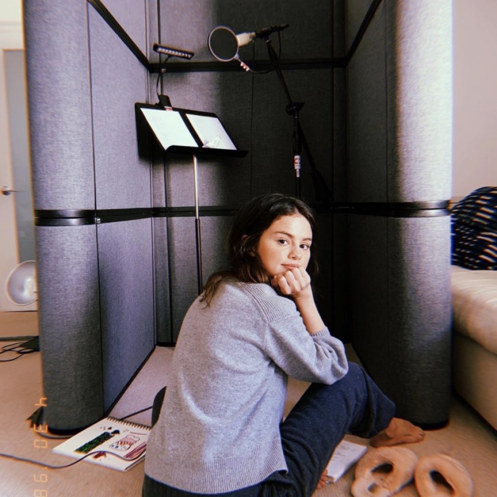 صنعت سيلينا غوميز ستوديو للغناء حتى تتمكن من العمل في المنزل