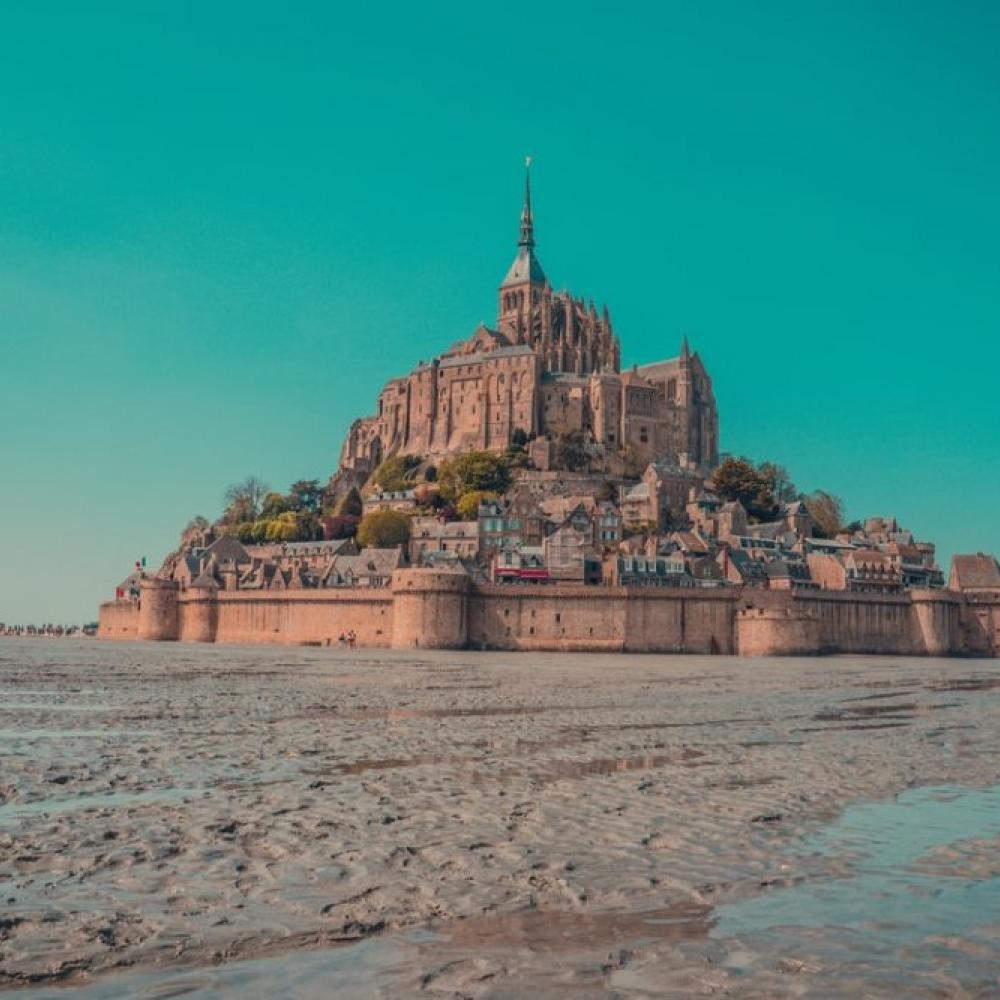 قلعة مونت سانت ميشيل Mont-Saint-Michel، فرنسا بواسطة Bharat Patil.