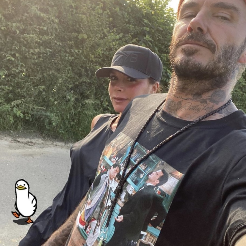 ديفيد بيكهام وزوجته فيكتوريا بيكهام بنزهتهما اليومية خلال الحجر