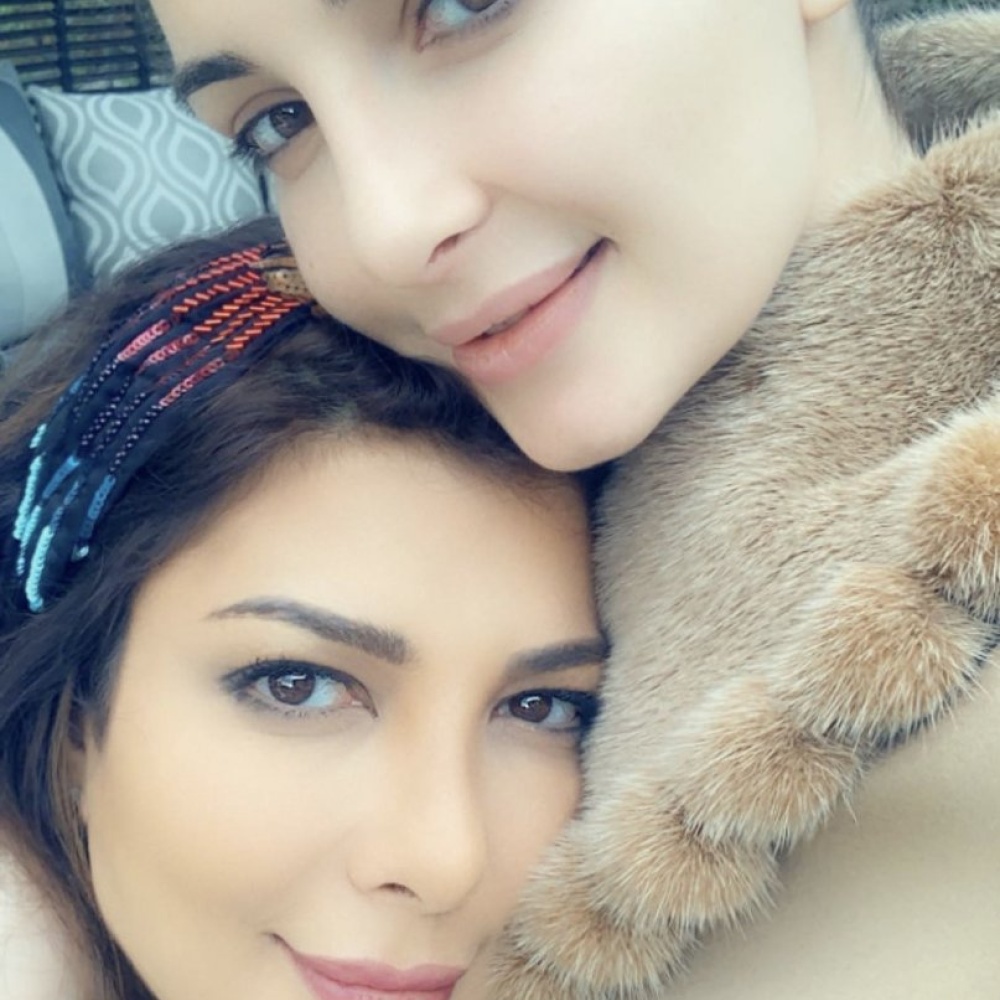 صورة لطيفة جداً تجمع بين أصالة وابنتها شام