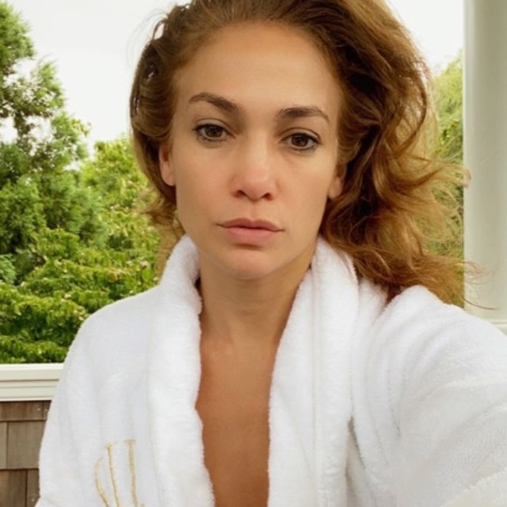 جينيفر لوبيز بدون مكياج 