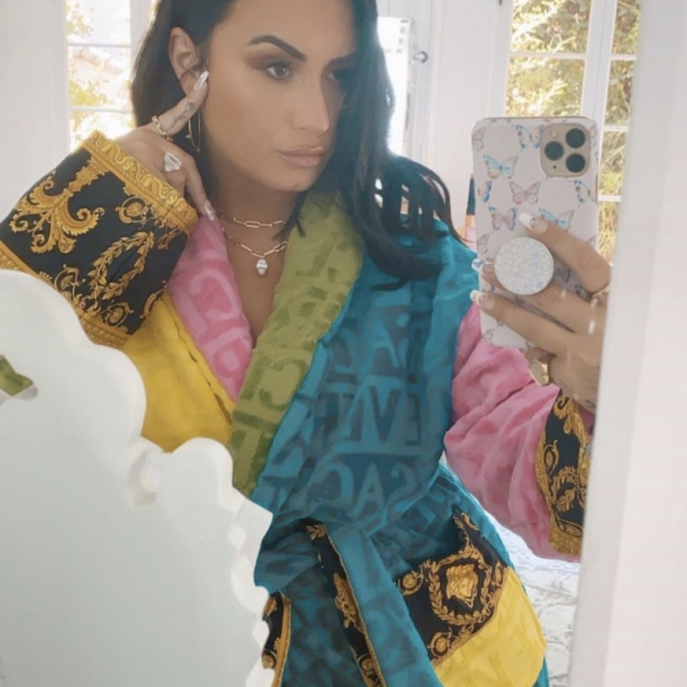 ديمي لوفاتو تظهر خاتم خطوبتها الجديد في أحدث إطلالاتها