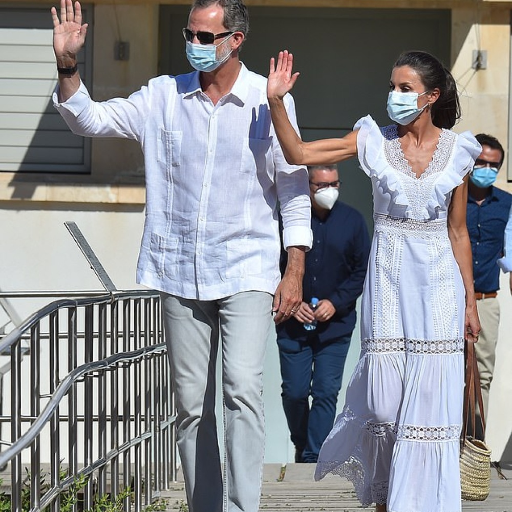 أحدث إطلالات الملكة ليتيزيا والملك فيليب السادس في إبيزا