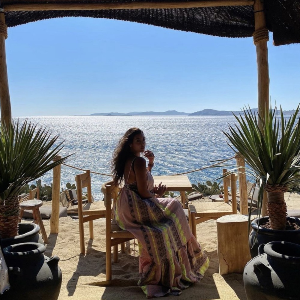 ياسمين صبري تقضي إجازة صيفية مرحة مع زوجها