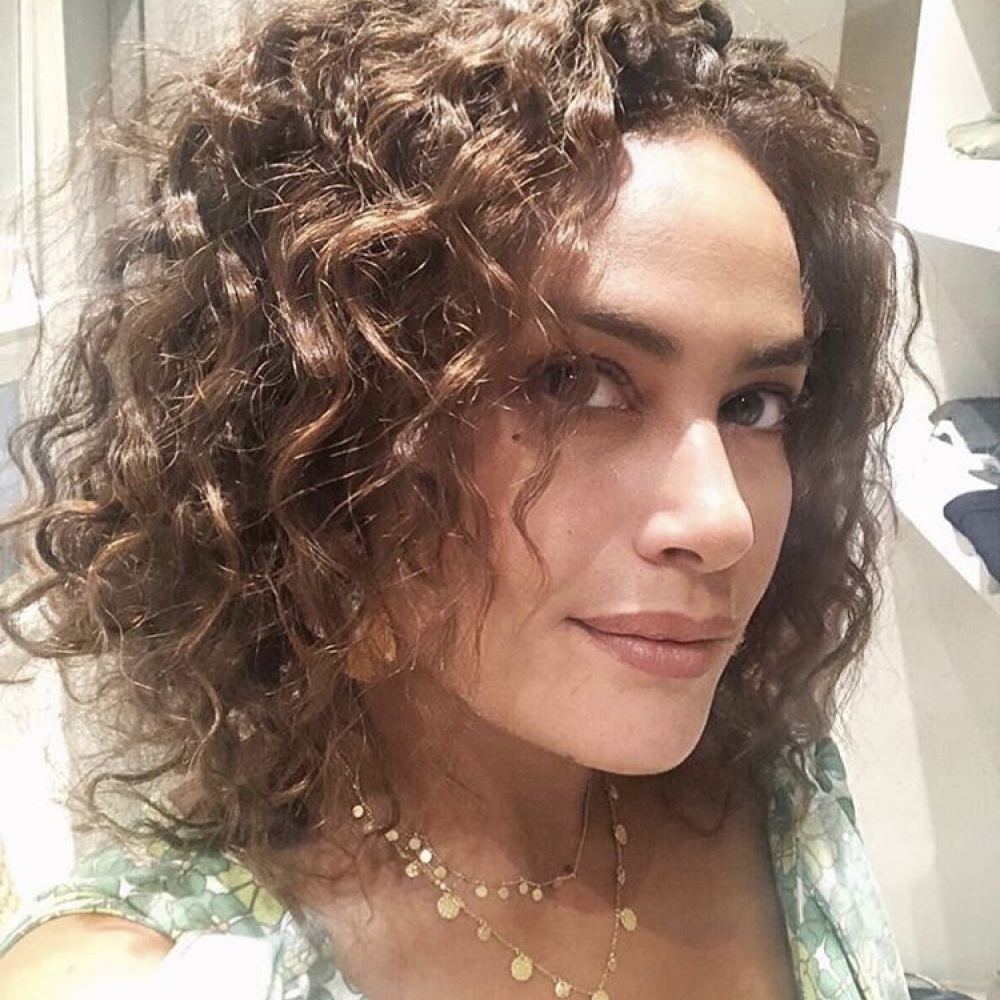 أحدث إطلالة للنجمة هند صبري بالشعر الكيرلي .. ما رأيكم؟ 