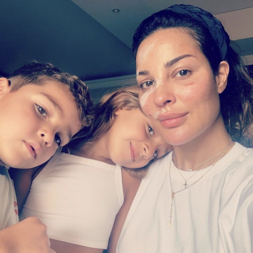 أحدث ظهور لنادين نسيب نجيم برفقة أولادها بعد خروجها من المستشفى