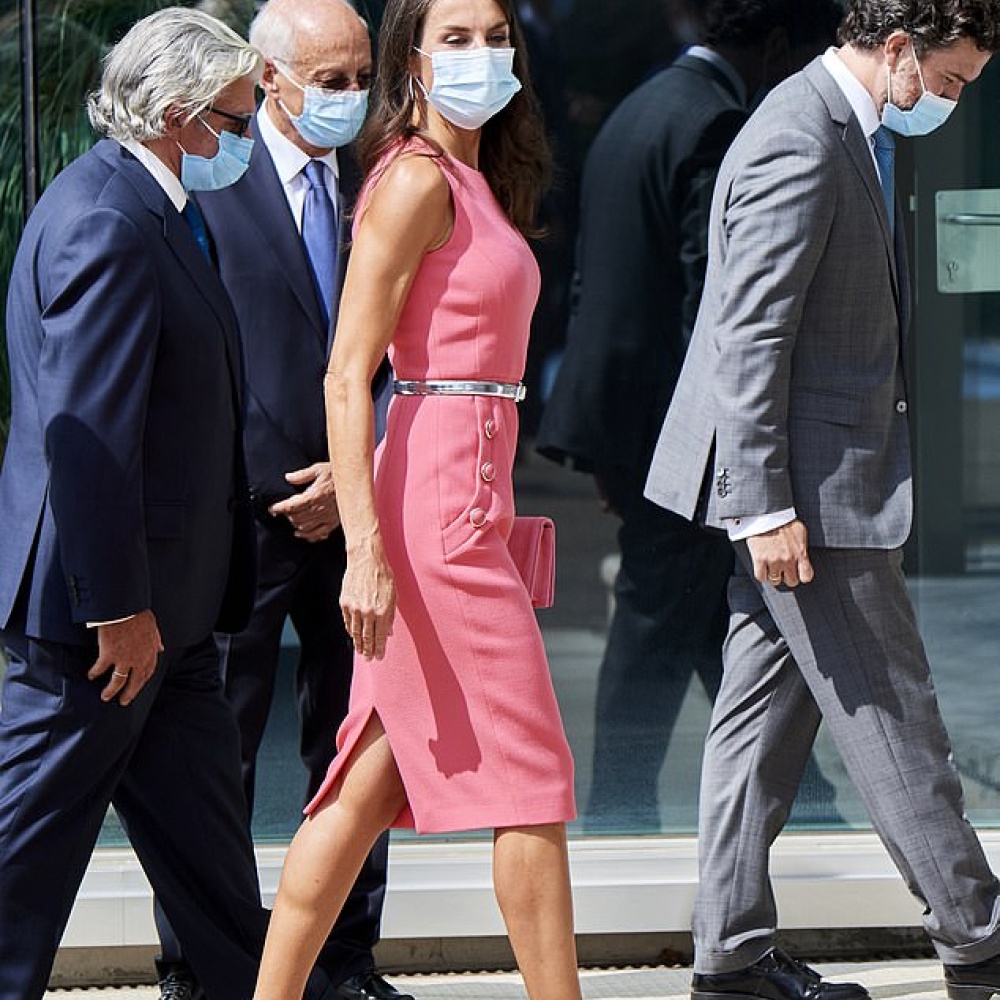 أحدث إطلالات الملكة ليتيزيا المثالية بدرجات الوردي في اسبانيا