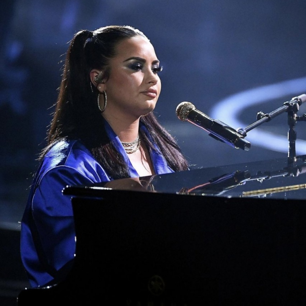 أداء ديمي لوفاتو لأغنيتها الجديدة في حفل Billboard Music Awards 2020